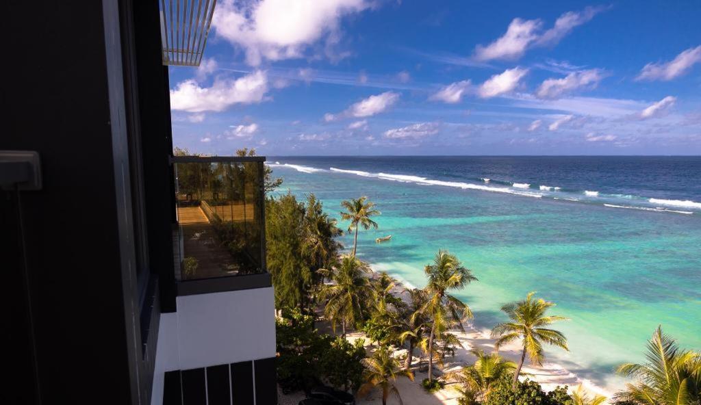 Beach Albatross Hotel & Residence Hulhumalé Exterior foto